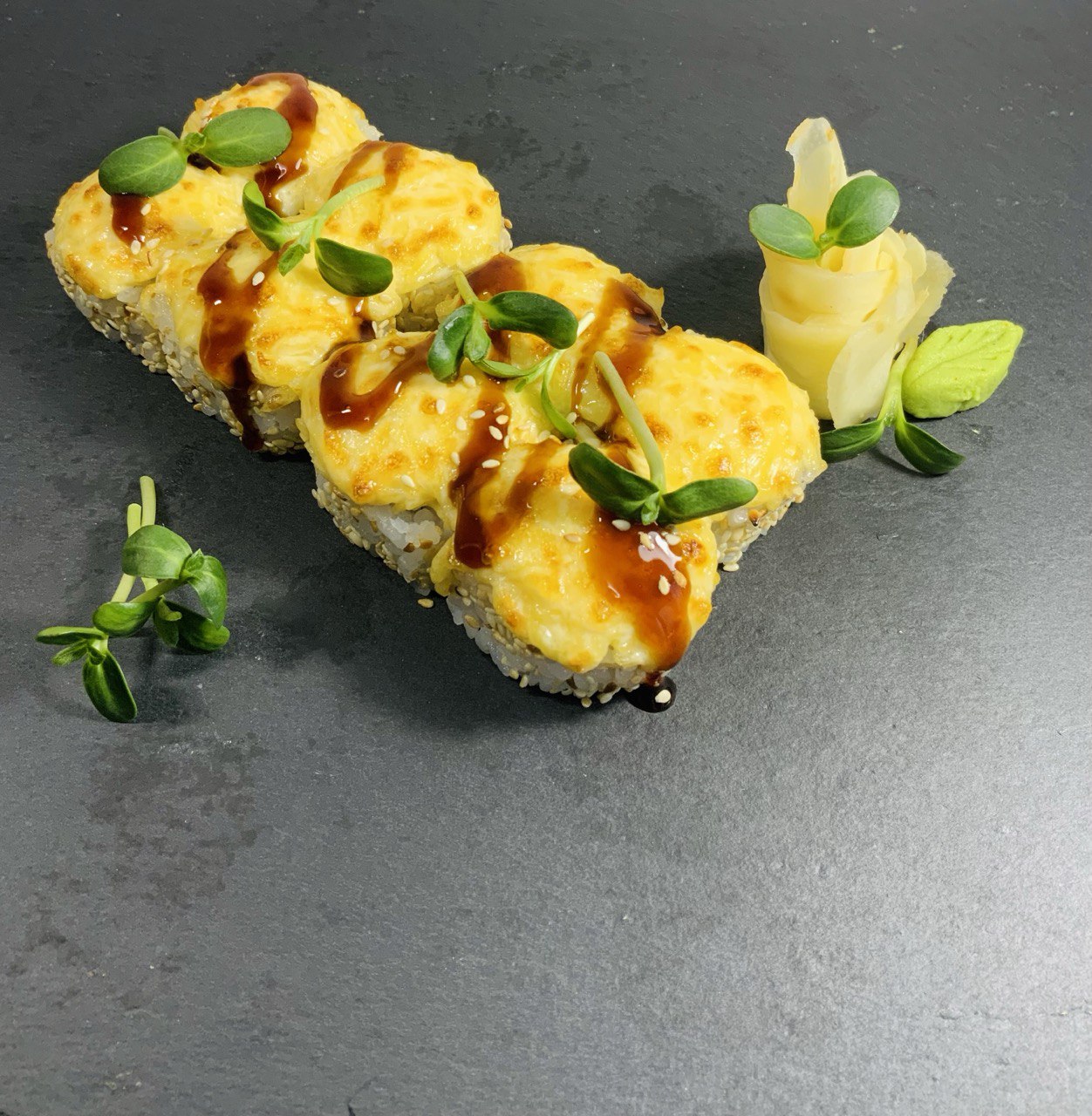 Запечённый ролл с крабом